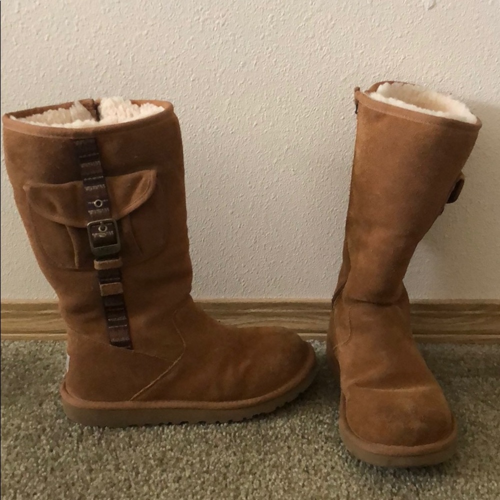 🦋SOLD🦋 Ugg boots with pocket on the side